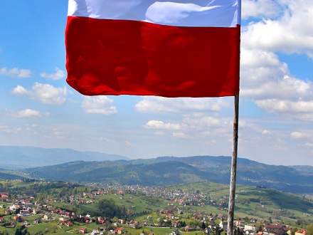 Flaga Rzeczypospolitej Polskiej na Ochodzitej