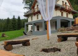 Widok zewnętrzny budynku lato