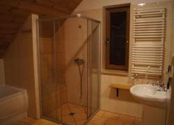 Kabina prysznicowa, umywalka, wanna
