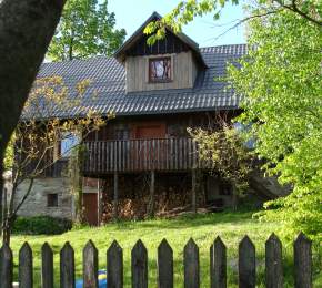 foto. Chatka 100-latka