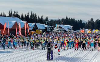 Start do biegu głównego na 50 km (foto: facebook/biegpiastow)