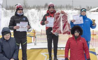 zawodnicy na podium