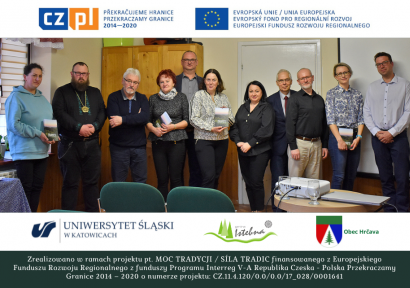 Uczestnicy spotkania, logotypy projektu