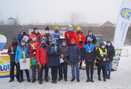 Zdjęcie uczestników XX Mistrzostwach Polski Górników z Wójt Gminy Istebna Łucją Michałek, Wicemarszałek Województwa Śląskiego Beatą Białowąs, Edwardem Dudkiem, Dyrektor Gminnego Ośrodka Kultury w Istebnej Łucją Dusek i radną Barbarą Bielesz