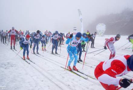 Panowie na początku biegu na 12 km, na pierwszym planie Faron Robert z numerem 455