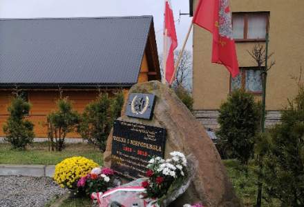 Pomnik "Wolna i Niepodległa" w Jaworzynce Centrum