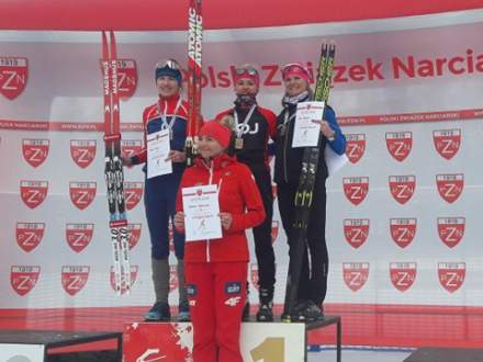 Podium Mistrzostw Polski Amatorów w Zakopanem; miejsce pierwsze Anna Kaczmarzyk, drugie Anna Gałek, a trzecie Ewa Armata, tuż za podium Kamila Wantulok