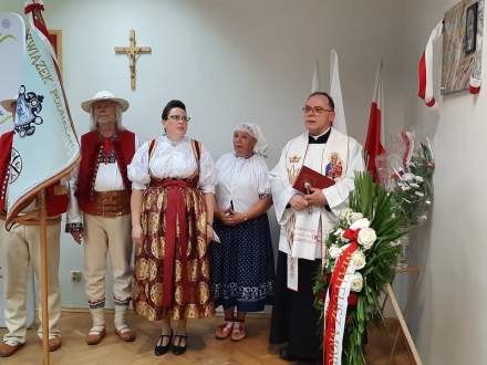 Uroczystość poświęcenia tablicy ku czci Lecha Kaczyńskiego