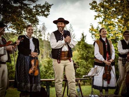 Wokół dziedzictwa Beskidu Śląskiego pędzlem Jana Wałacha. Koncert Muzyka Gór