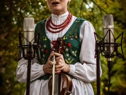 Wokół dziedzictwa Beskidu Śląskiego pędzlem Jana Wałacha. Koncert Muzyka Gór