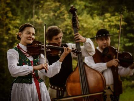 Wokół dziedzictwa Beskidu Śląskiego pędzlem Jana Wałacha. Koncert Muzyka Gór