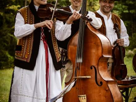 Wokół dziedzictwa Beskidu Śląskiego pędzlem Jana Wałacha. Koncert Muzyka Gór