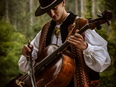 Wokół dziedzictwa Beskidu Śląskiego pędzlem Jana Wałacha. Koncert Muzyka Gór