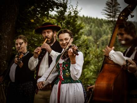 Wokół dziedzictwa Beskidu Śląskiego pędzlem Jana Wałacha. Koncert Muzyka Gór