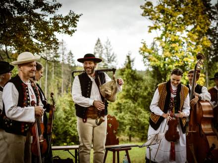 Wokół dziedzictwa Beskidu Śląskiego pędzlem Jana Wałacha. Koncert Muzyka Gór