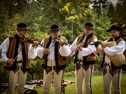 Wokół dziedzictwa Beskidu Śląskiego pędzlem Jana Wałacha. Koncert Muzyka Gór