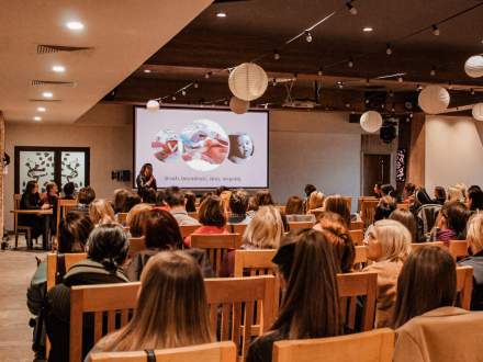 Uczestnicy I Konferencji z okazji Światowego Dnia Wcześniaka zorganizowanej w Istebnej