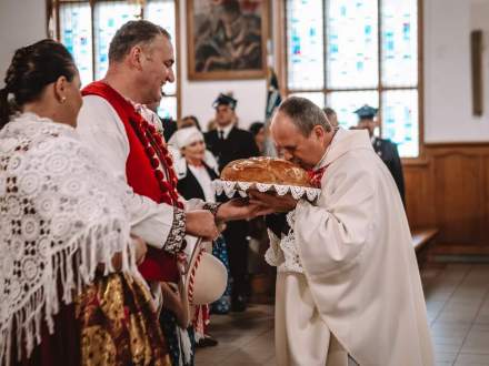 Msza święta dożynkowa w kościele Św. Bartłomieja w Koniakowie (foto: Daniel Franek)