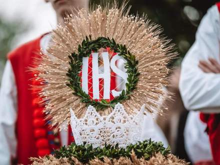 Msza święta dożynkowa w kościele Św. Bartłomieja w Koniakowie (foto: Daniel Franek)