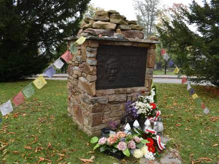 Pomnik J. Kukuczki w Istebnej