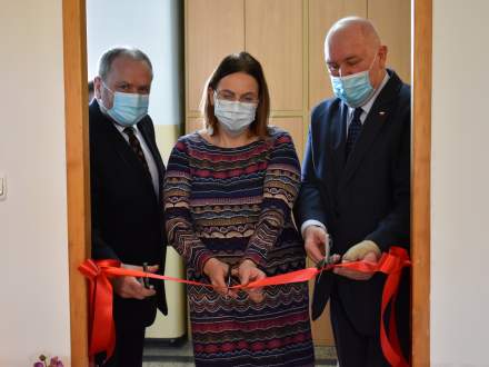 Uroczyste otwarcie nowej  Zielonej pracowni - biologiczno-chemicznej pn. Życie nicią malowane...