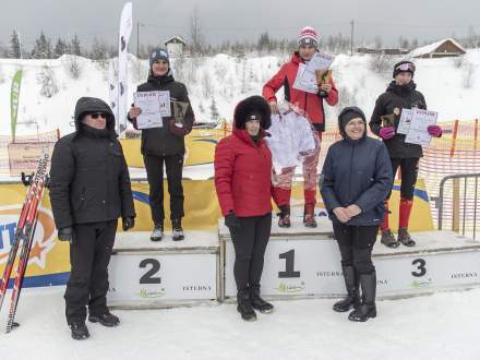 zawodnicy na podium