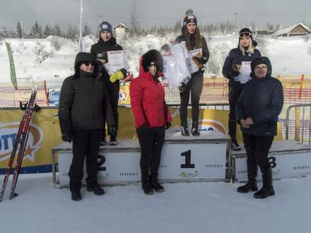 zawodnicy na podium