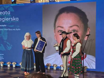 Beata Legierska odbiera nagrodę Oskara Kolberga