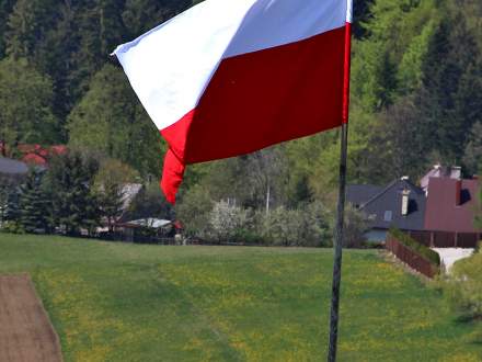 Flaga Rzeczypospolitej Polskiej na Ochodzitej