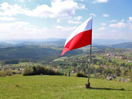 Flaga Rzeczypospolitej Polskiej na Ochodzitej