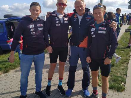Na zdjęciu podczas Pucharu Polski na nartorolkach w Jasienicy stoją od lewej Mikołaj Michałek, Kamil Bury, Jarosław Hulawy i Dominik Bury