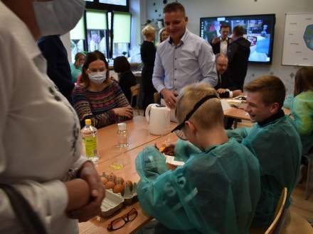 Uroczyste otwarcie nowej  Zielonej pracowni - biologiczno-chemicznej pn. Życie nicią malowane...