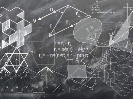 Tablica, a na niej figury geometryczne