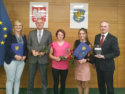 od lewej: Danuta Haratyk-Woźniczka, Jarosław Hulawy, Krystyna Rucka - mama Elizy, Eliza Rucka, Ryszard Macura