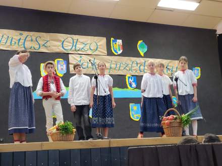 Fotorelacja z uroczystości Dnia Patrona w Zespole Szkolno-Przedszkolnym w Istebnej