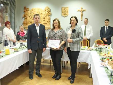 Laureatka z Panią Wójt i Zastępcą Wójta