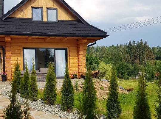 Domek drewniany - widok z zewnątrz