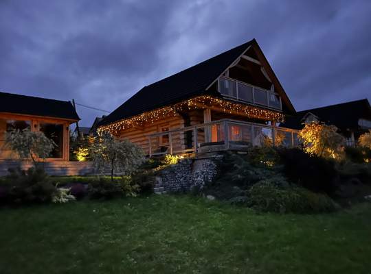 Widok na dom latem