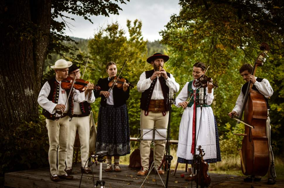 Wokół dziedzictwa Beskidu Śląskiego pędzlem Jana Wałacha. Koncert Muzyka Gór