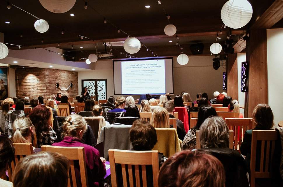 Uczestnicy I Konferencji z okazji Światowego Dnia Wcześniaka zorganizowanej w Istebnej