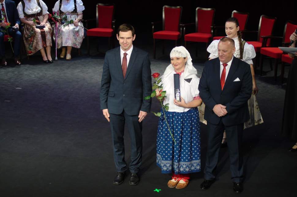 Laureatka z Zastępcą Wójta oraz Przewodniczący Rady Gminy Istebna