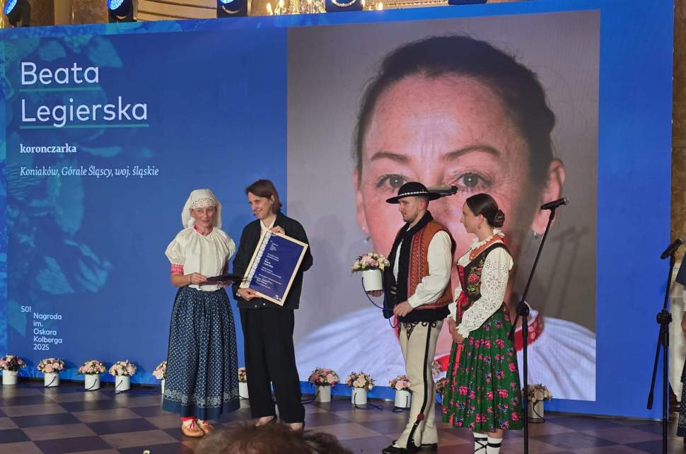 Beata Legierska odbiera nagrodę Oskara Kolberga