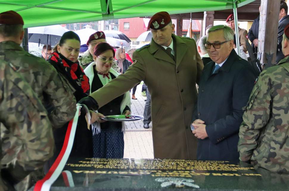 Uroczystość odsłonięcia tablicy pamiątkowej kapitana Ignacego Gazurka