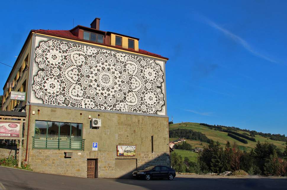 Mural z koronką w Koniakowie
