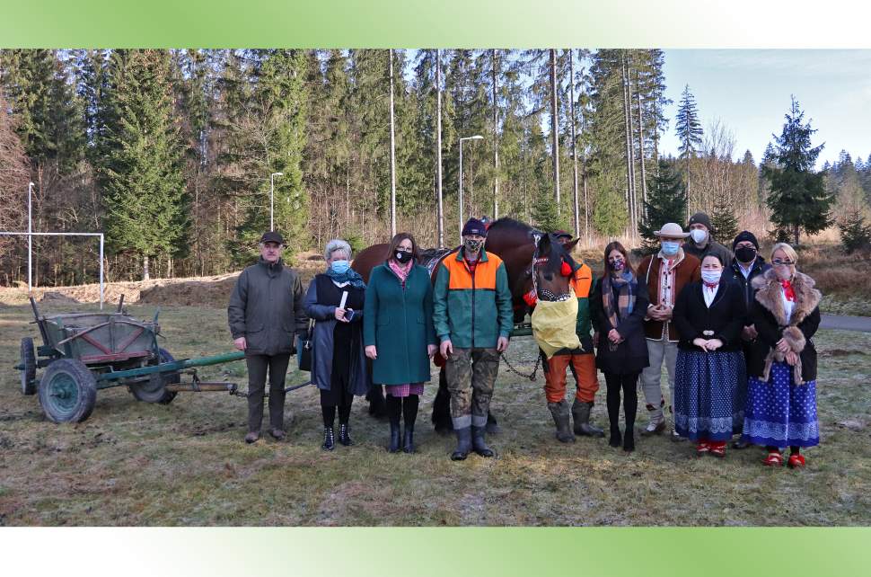 Uczestnicy spotkania promującego projekt "Konie w Beskidach"